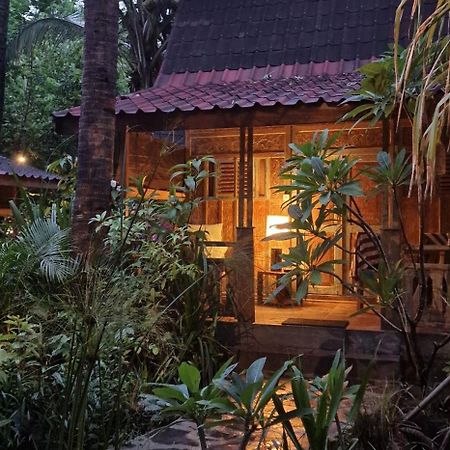 Villas Light House - Eco-Traditional Joglo Gili Trawangan Buitenkant foto