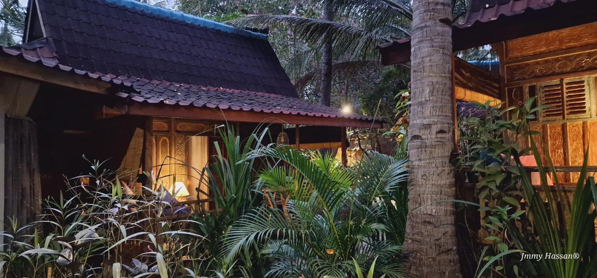 Villas Light House - Eco-Traditional Joglo Gili Trawangan Buitenkant foto